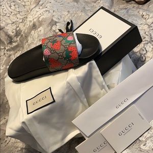 Gucci Strawberry slide